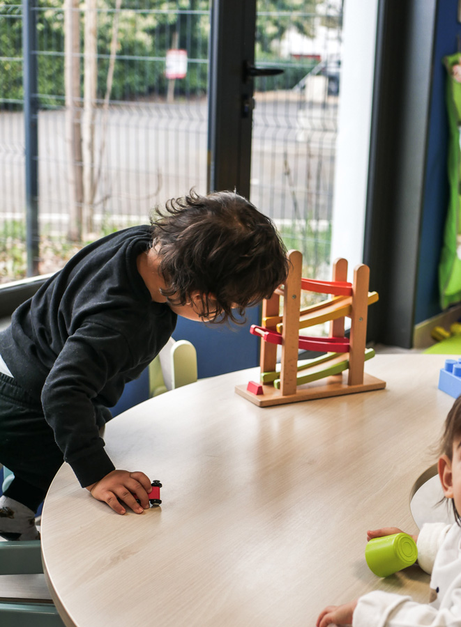 Activité de motricité fine adaptée à la petite enfance